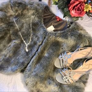 ELLE Grey Faux Fur Lined Cape 3X NWT